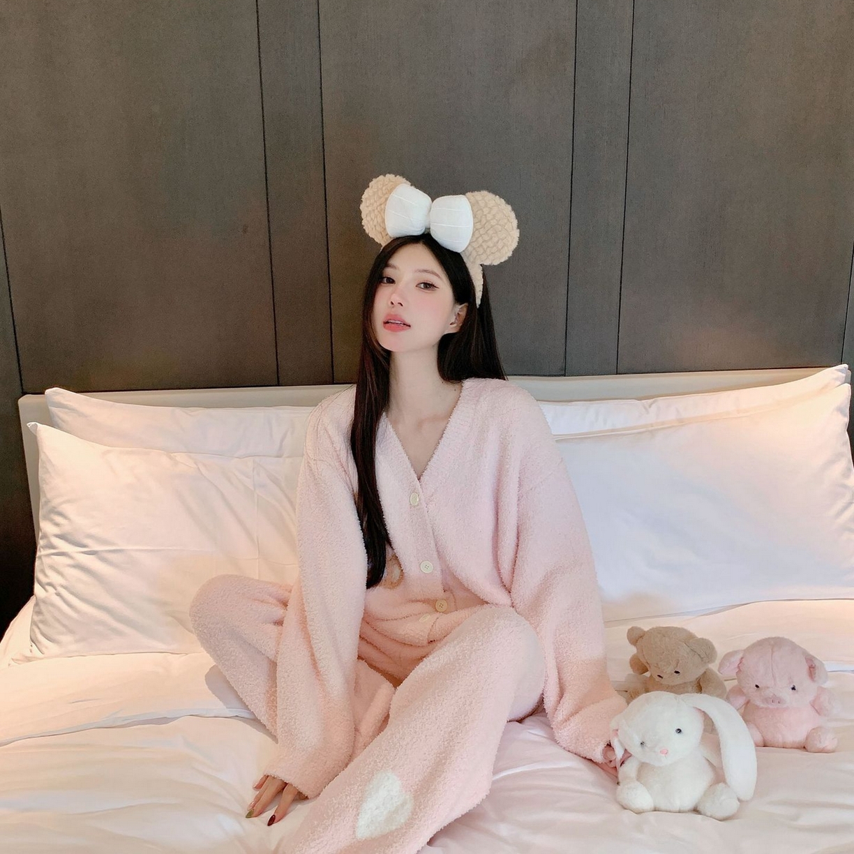 91家纺网 家纺一手货源 找家纺 洛兰沙家居馆 2025新款半边绒睡衣纯色珍珠扣圆领针织开衫外套秋冬新款气质小香风家居服 半边绒m7-小熊