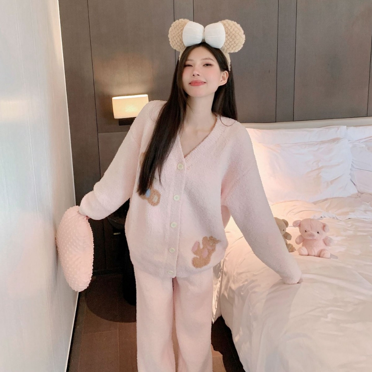 91家纺网 家纺一手货源 找家纺 洛兰沙家居馆 2025新款半边绒睡衣纯色珍珠扣圆领针织开衫外套秋冬新款气质小香风家居服 半边绒m7-小熊