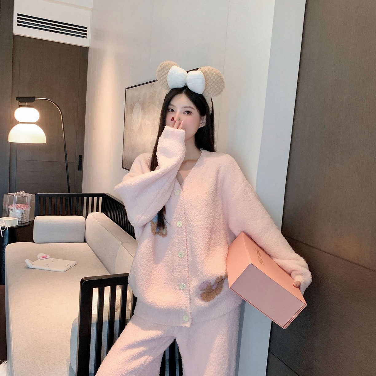 91家纺网 家纺一手货源 找家纺 洛兰沙家居馆 2025新款半边绒睡衣纯色珍珠扣圆领针织开衫外套秋冬新款气质小香风家居服 半边绒m7-小熊