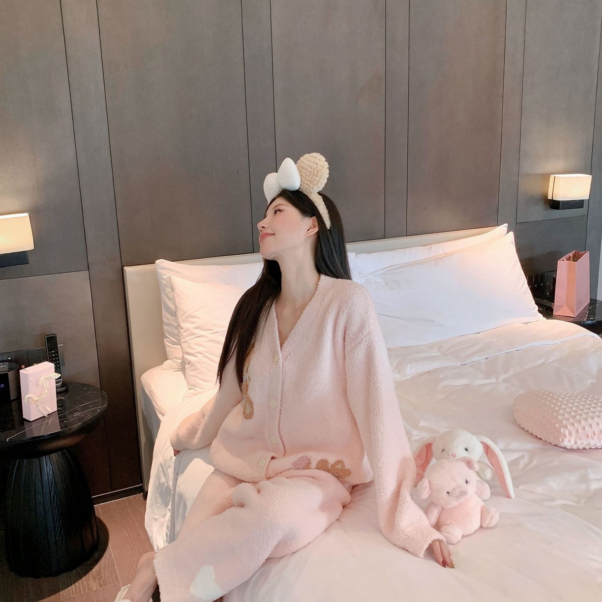 91家纺网 家纺一手货源 找家纺 洛兰沙家居馆 2025新款半边绒睡衣纯色珍珠扣圆领针织开衫外套秋冬新款气质小香风家居服 半边绒m7-小熊