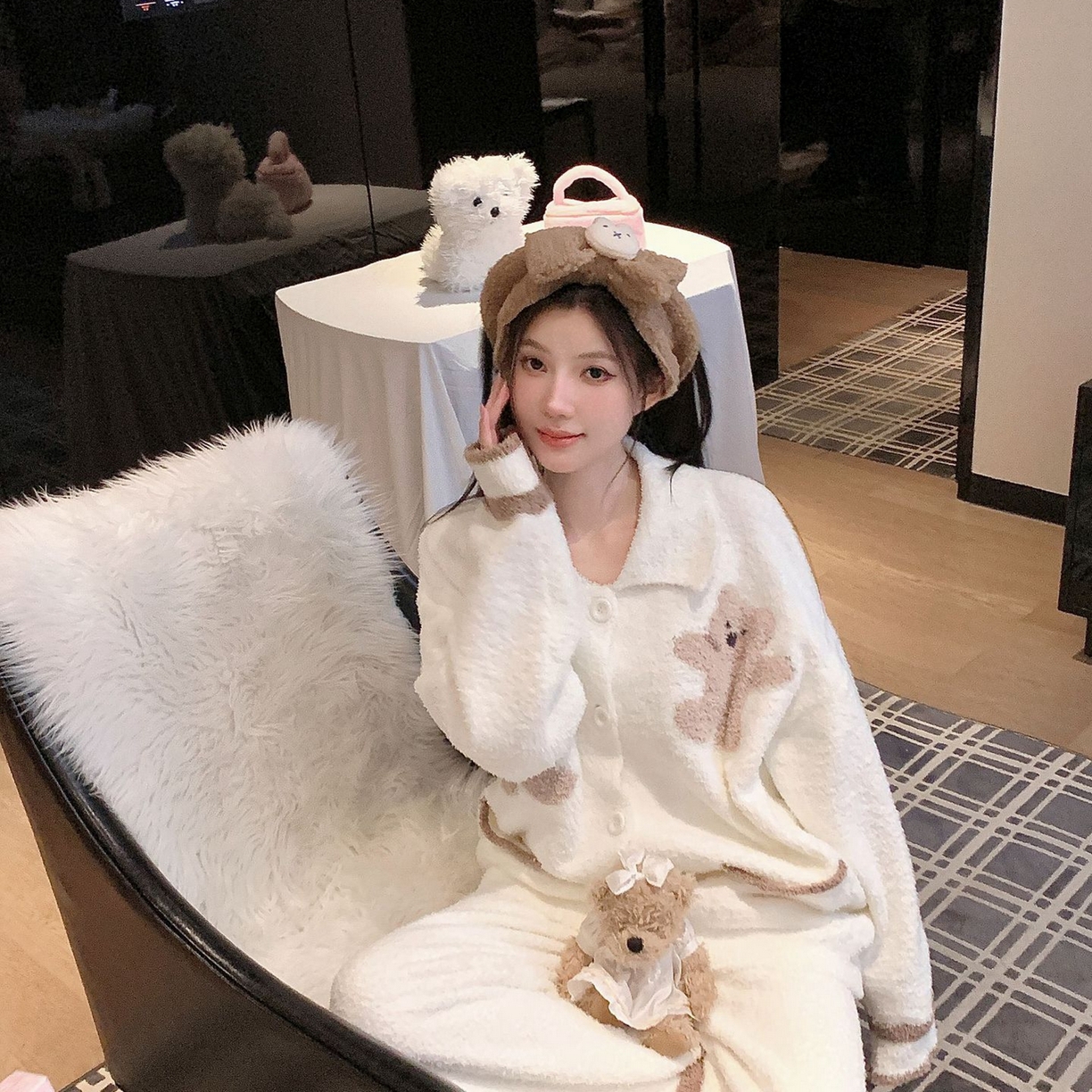 91家纺网 家纺一手货源 找家纺 洛兰沙家居馆 2025新款半边绒睡衣纯色珍珠扣圆领针织开衫外套秋冬新款气质小香风家居服 半边绒m8-咖色