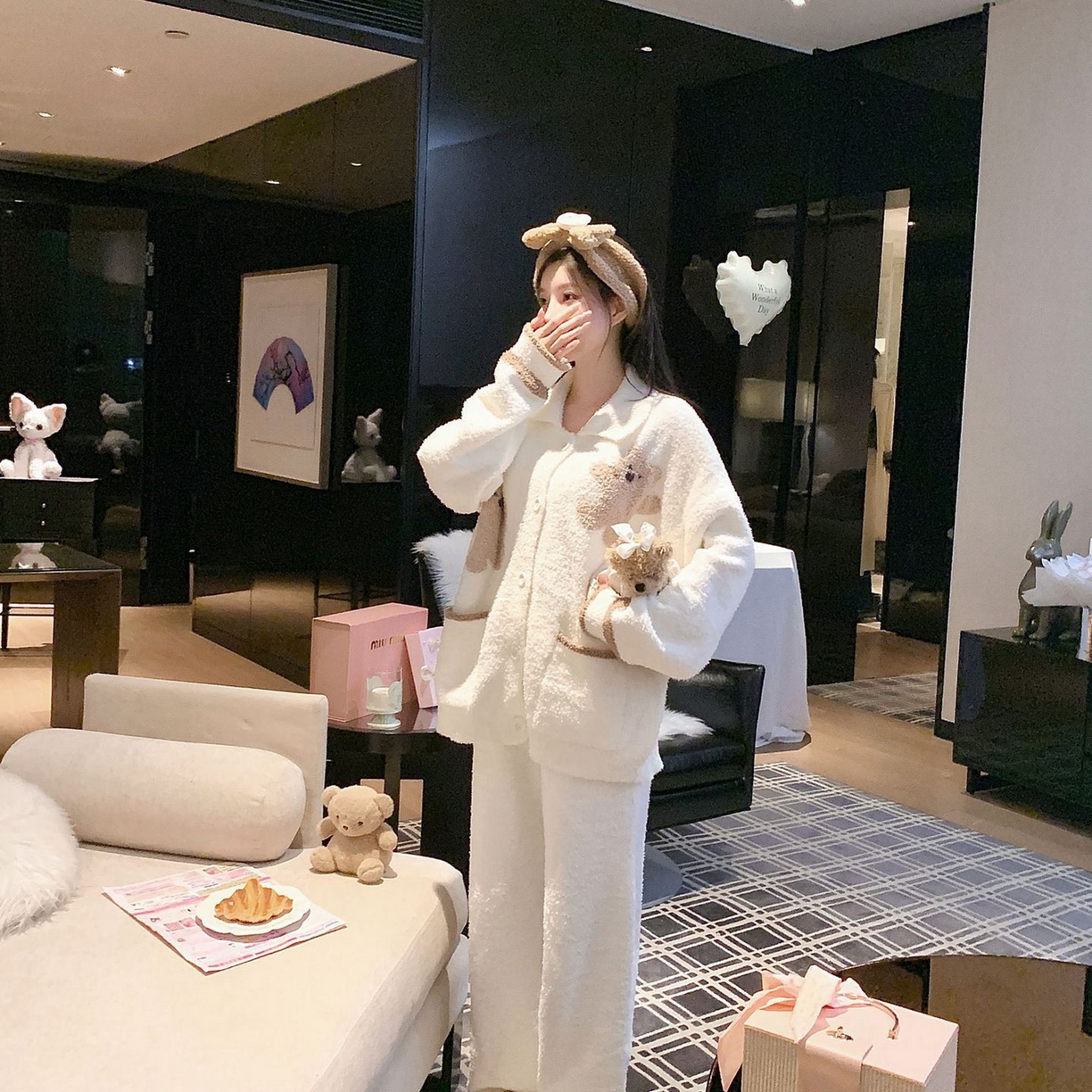 91家纺网 家纺一手货源 找家纺 洛兰沙家居馆 2025新款半边绒睡衣纯色珍珠扣圆领针织开衫外套秋冬新款气质小香风家居服 半边绒m8-咖色