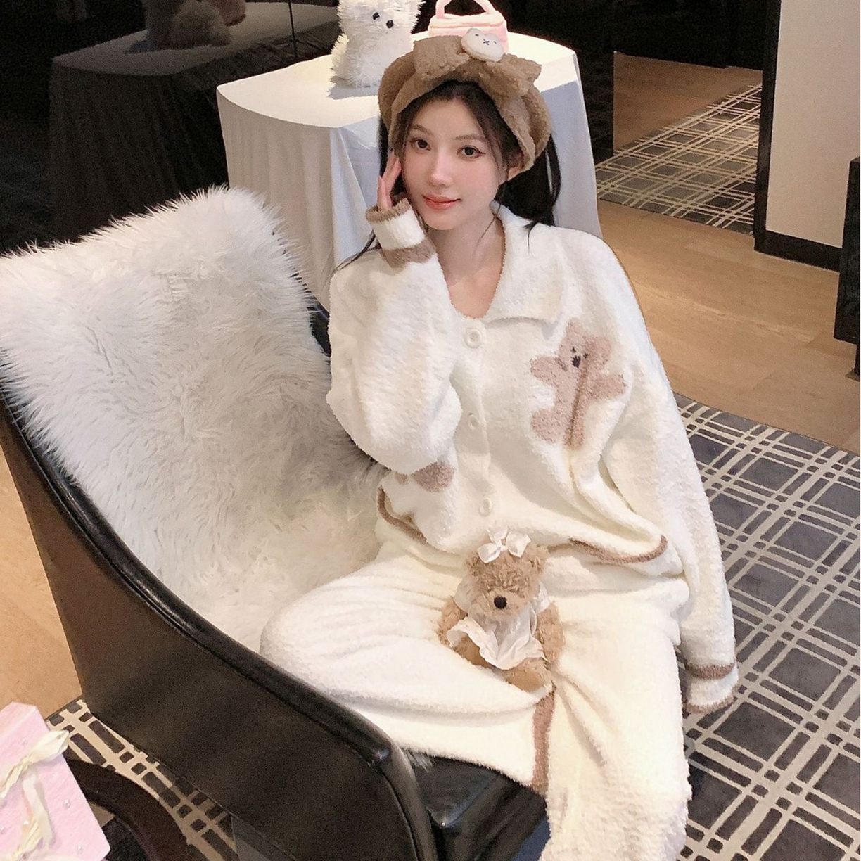 91家纺网 家纺一手货源 找家纺 洛兰沙家居馆 2025新款半边绒睡衣纯色珍珠扣圆领针织开衫外套秋冬新款气质小香风家居服 半边绒m8-咖色