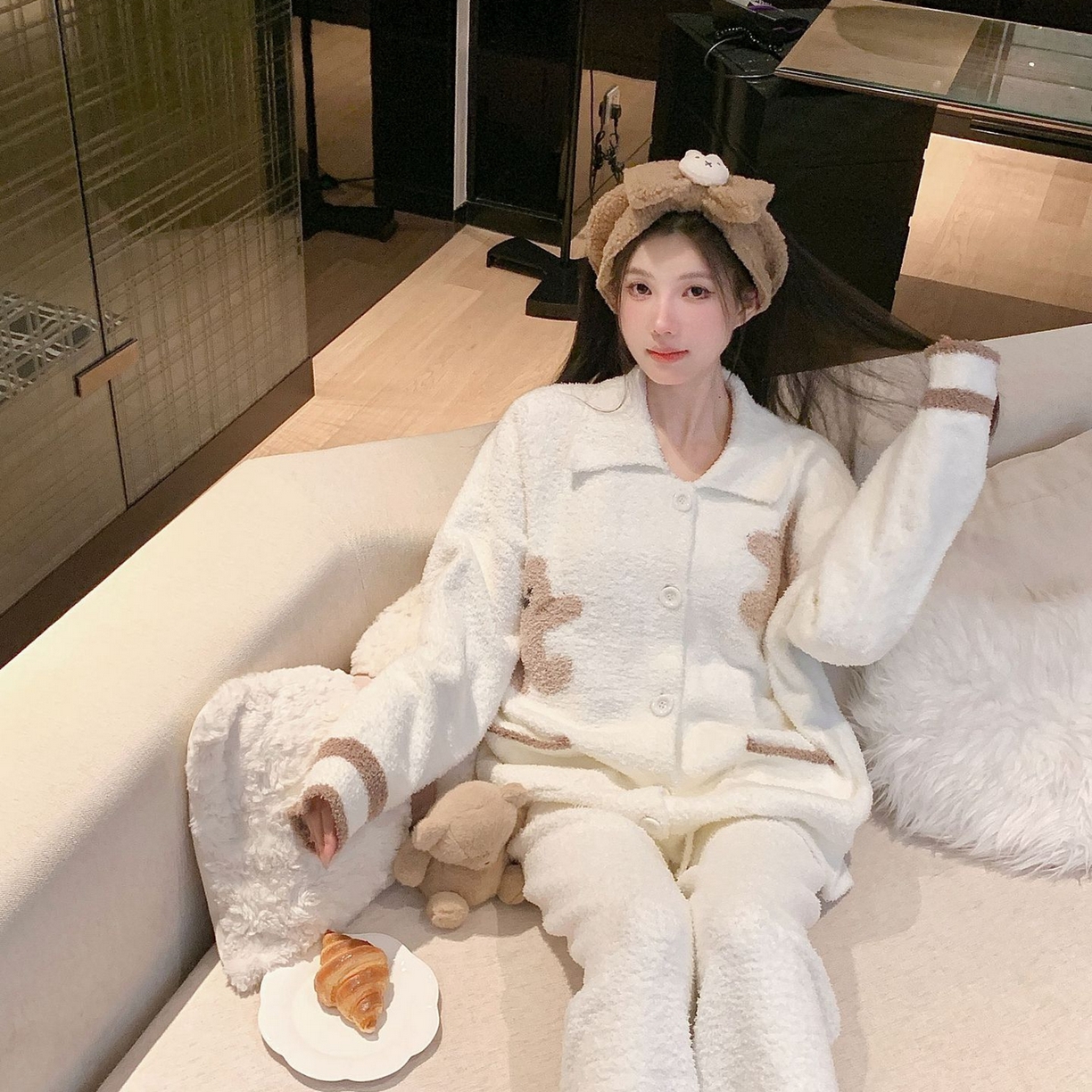 91家纺网 家纺一手货源 找家纺 洛兰沙家居馆 2025新款半边绒睡衣纯色珍珠扣圆领针织开衫外套秋冬新款气质小香风家居服 半边绒m8-咖色