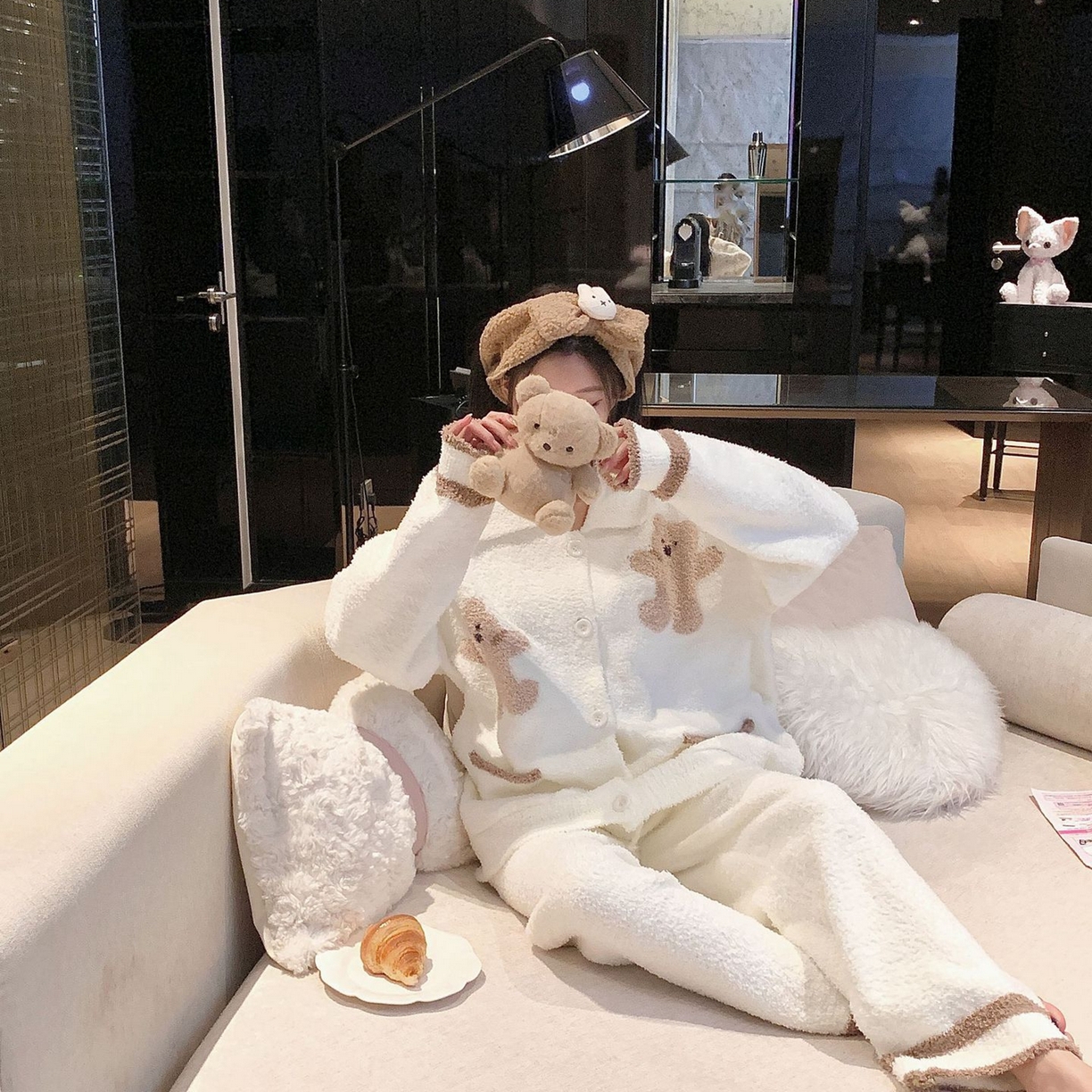 91家纺网 家纺一手货源 找家纺 洛兰沙家居馆 2025新款半边绒睡衣纯色珍珠扣圆领针织开衫外套秋冬新款气质小香风家居服 半边绒m8-咖色