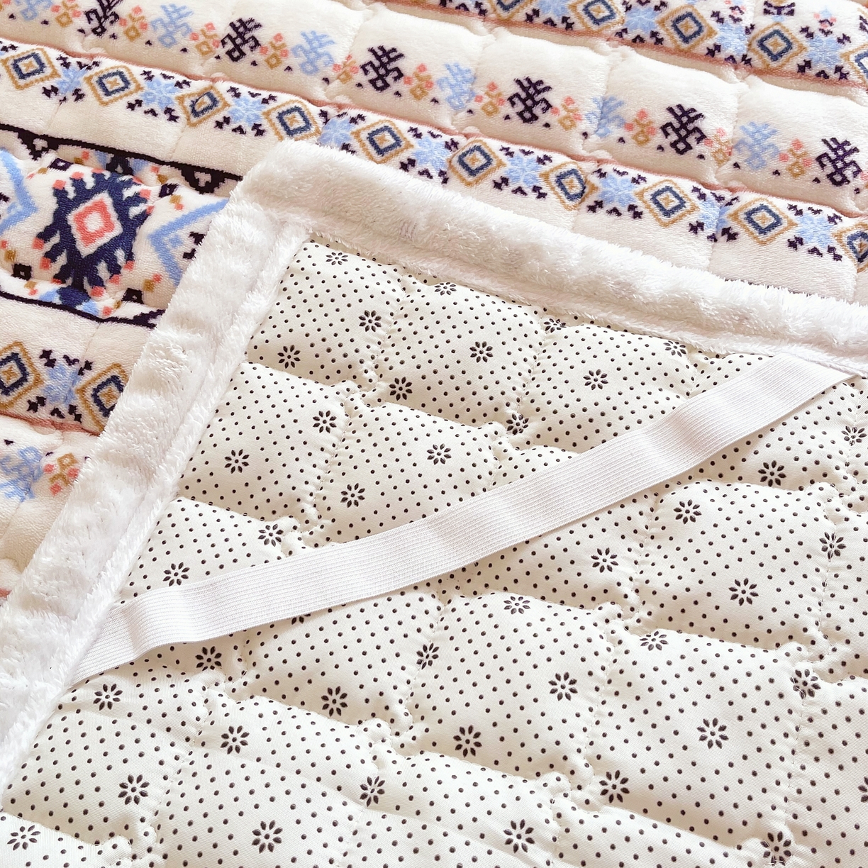 91家纺网 家纺一手货源 找家纺 金鑫汇家纺 2025新款加厚牛奶豆豆绒暖绒包边床褥垫 学生床：波西米亚