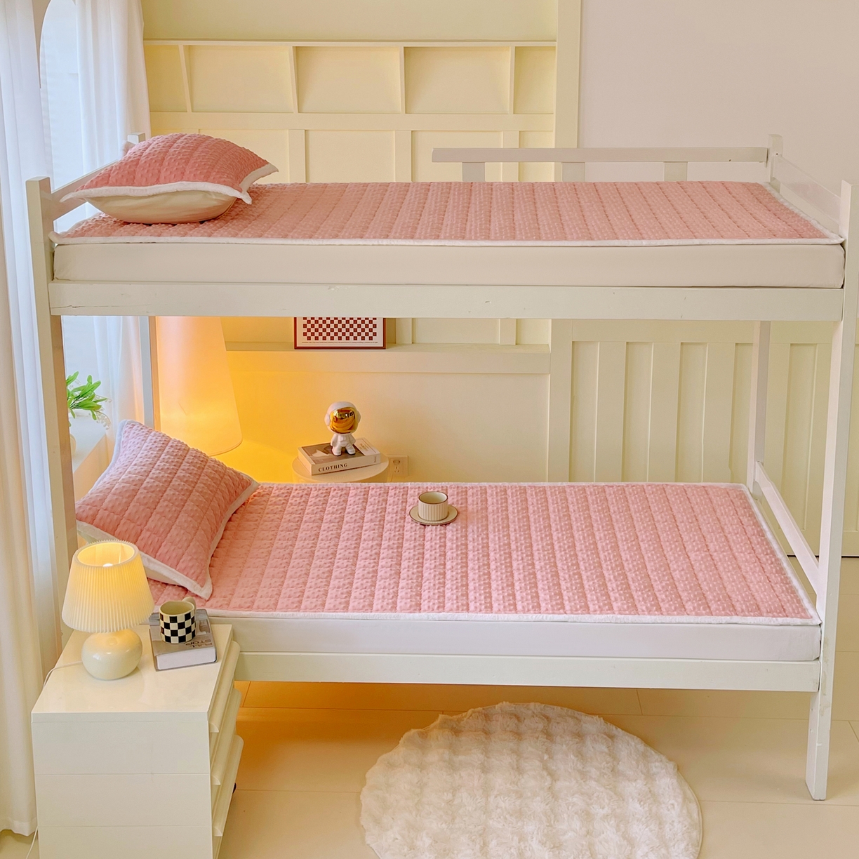 91家纺网 家纺一手货源 找家纺 金鑫汇家纺 2025新款加厚牛奶豆豆绒暖绒包边床褥垫 学生床：豆豆绒床褥垫：粉色