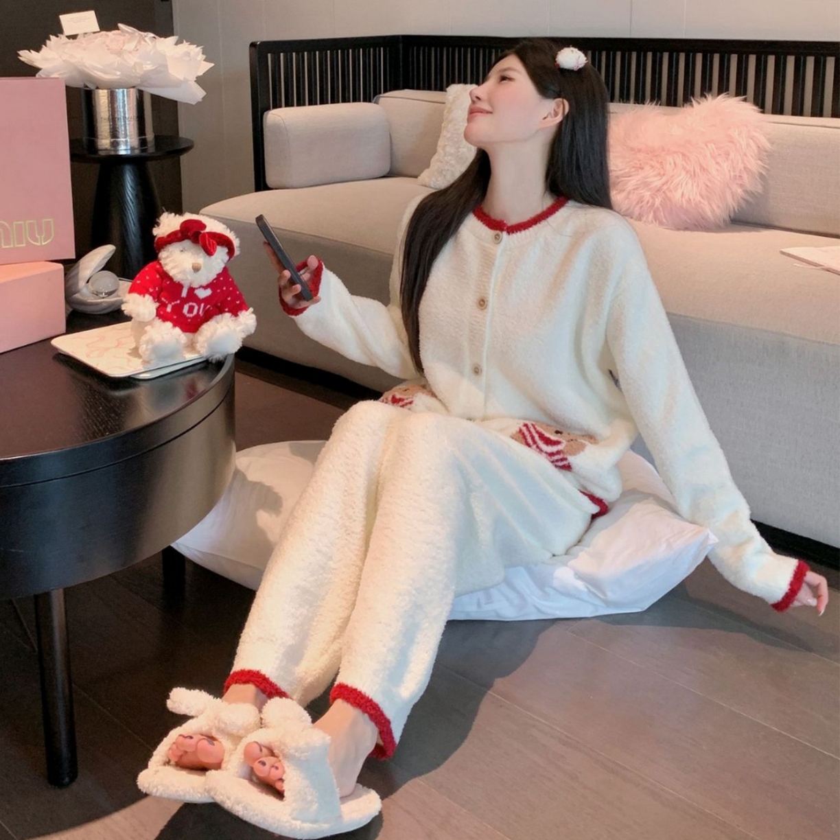 91家纺网 家纺一手货源 找家纺 洛兰沙家居馆 2025新款半边绒睡衣纯色珍珠扣圆领针织开衫外套秋冬新款气质小香风家居服 半边绒m8-红色