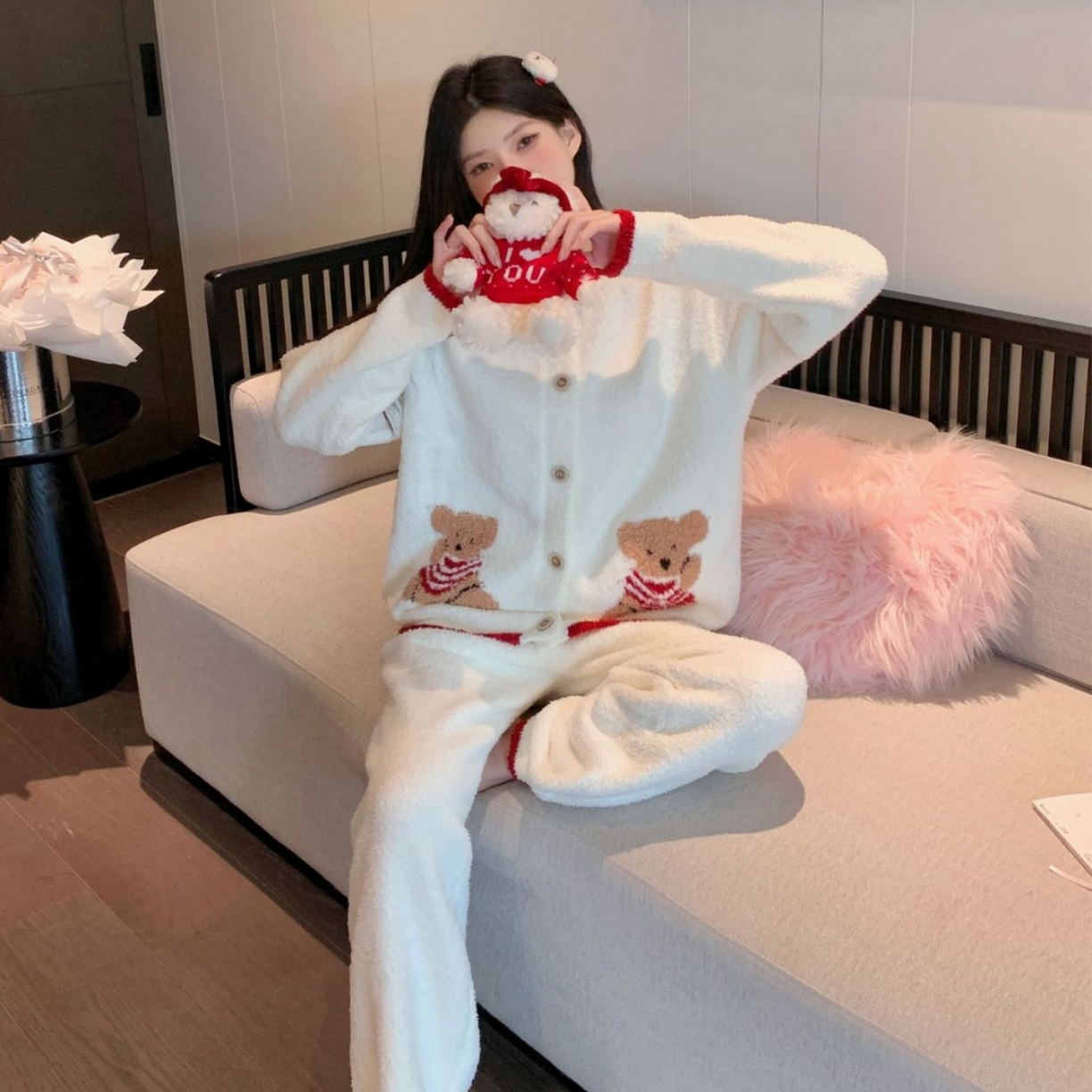 91家纺网 家纺一手货源 找家纺 洛兰沙家居馆 2025新款半边绒睡衣纯色珍珠扣圆领针织开衫外套秋冬新款气质小香风家居服 半边绒m8-红色