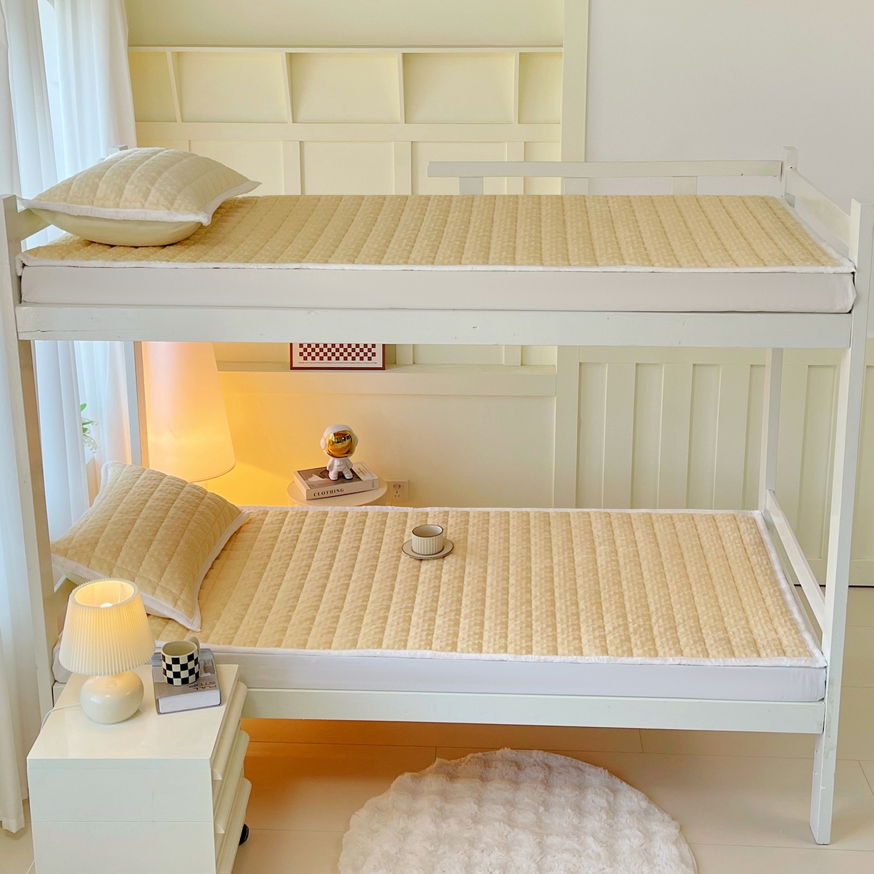 91家纺网 家纺一手货源 找家纺 金鑫汇家纺 2025新款加厚牛奶豆豆绒暖绒包边床褥垫 学生床：豆豆绒床褥垫：黄色