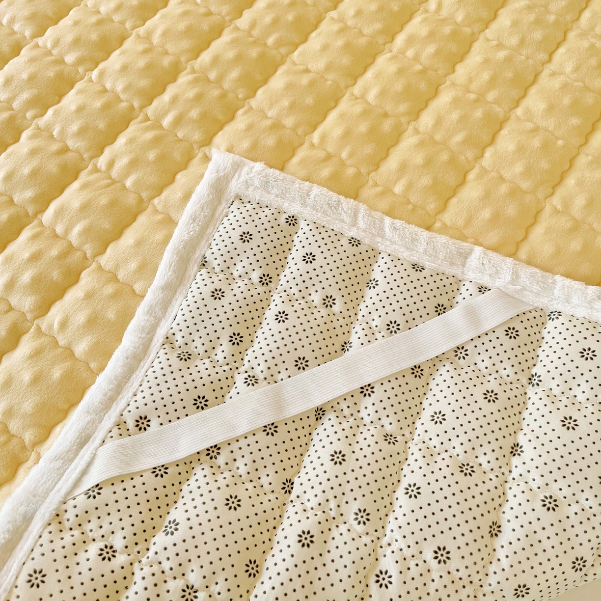 91家纺网 家纺一手货源 找家纺 金鑫汇家纺 2025新款加厚牛奶豆豆绒暖绒包边床褥垫 学生床：豆豆绒床褥垫：黄色