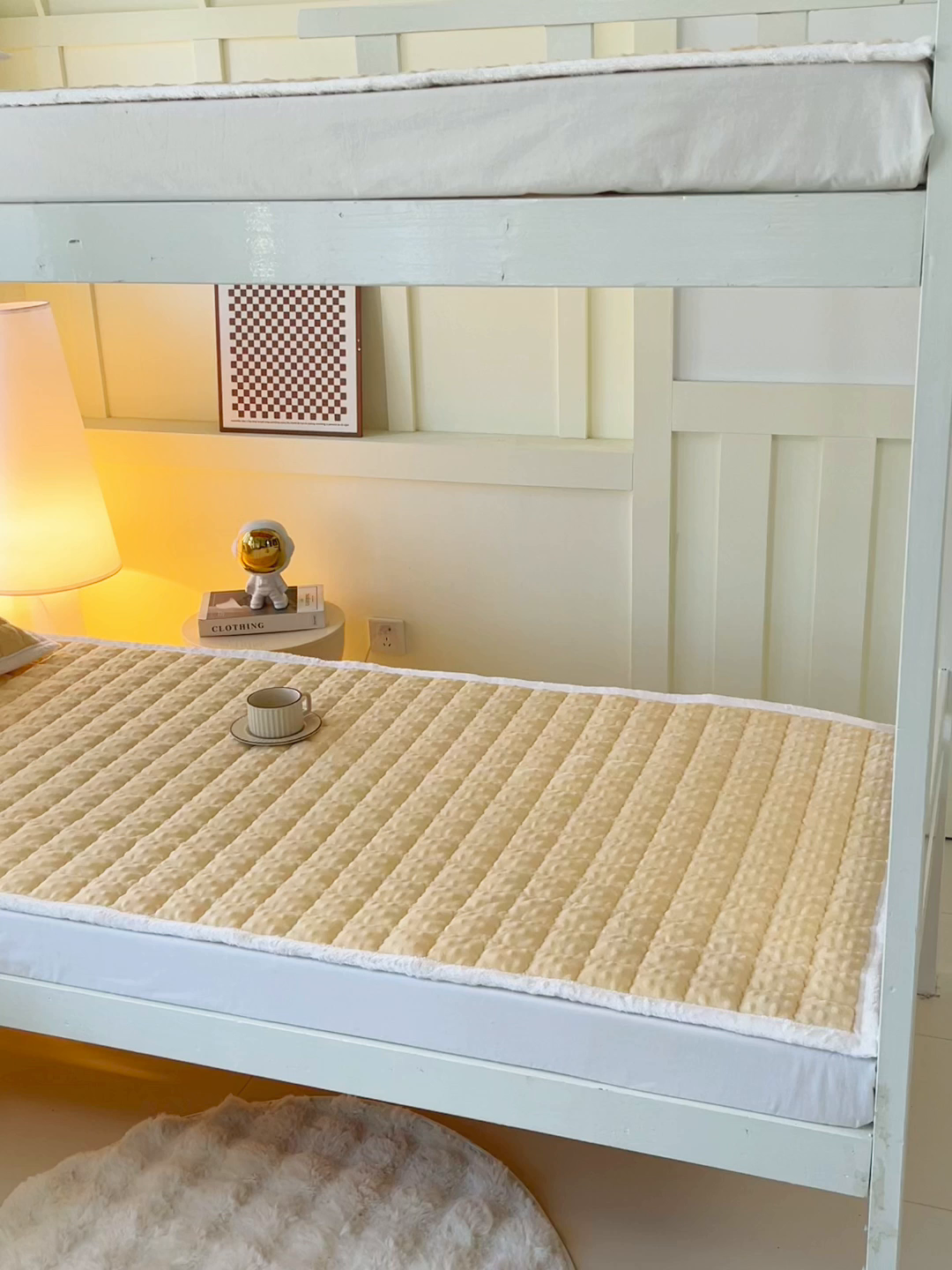 91家纺网 家纺一手货源 找家纺 金鑫汇家纺 2025新款加厚牛奶豆豆绒暖绒包边床褥垫 学生床：豆豆绒床褥垫：黄色