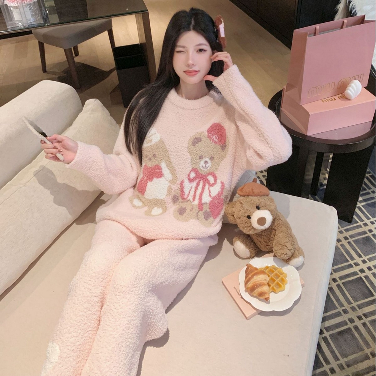 91家纺网 家纺一手货源 找家纺 洛兰沙家居馆 2025新款半边绒睡衣纯色珍珠扣圆领针织开衫外套秋冬新款气质小香风家居服 半边绒m9-白色