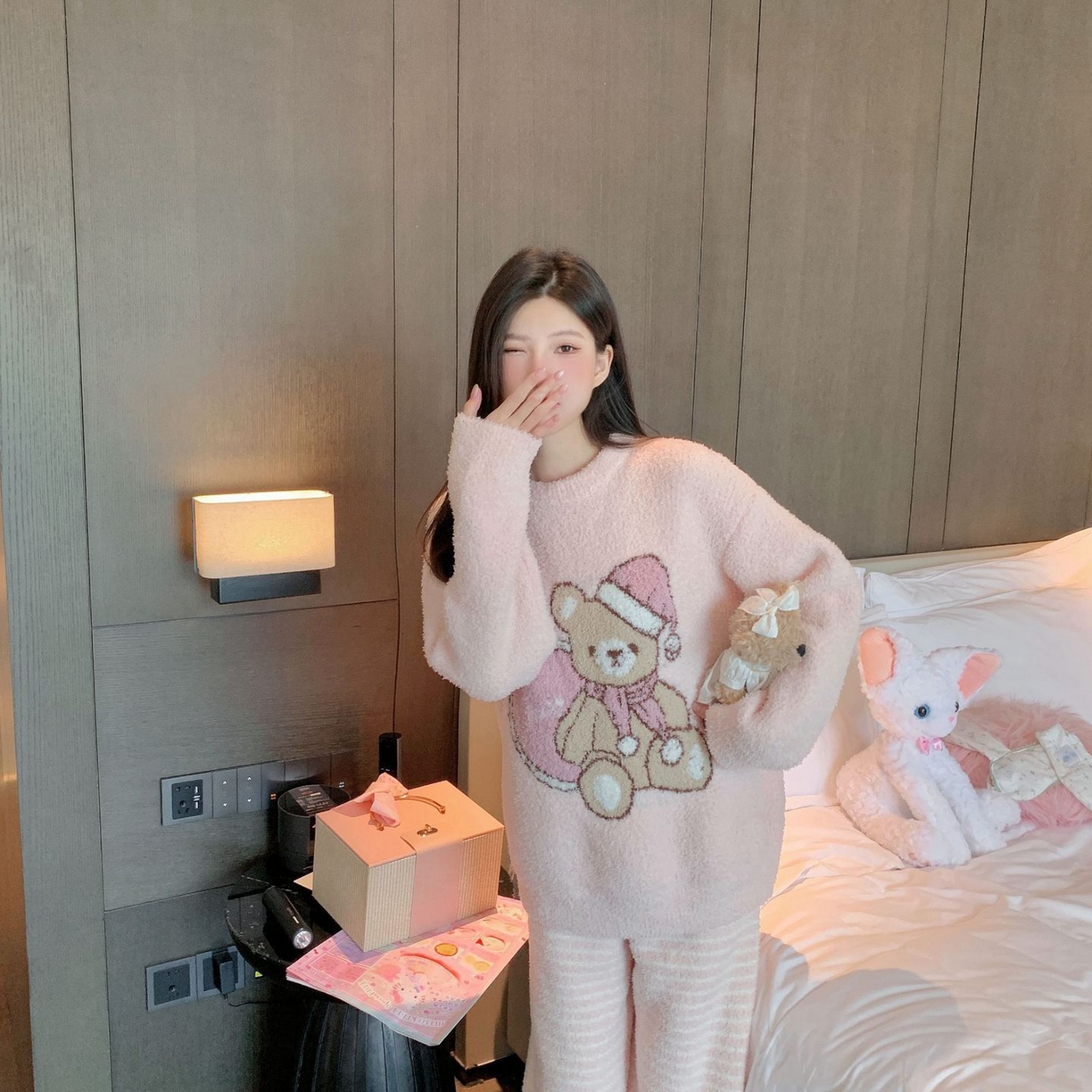 91家纺网 家纺一手货源 找家纺 洛兰沙家居馆 2025新款半边绒睡衣纯色珍珠扣圆领针织开衫外套秋冬新款气质小香风家居服 半边绒m9-1只小熊