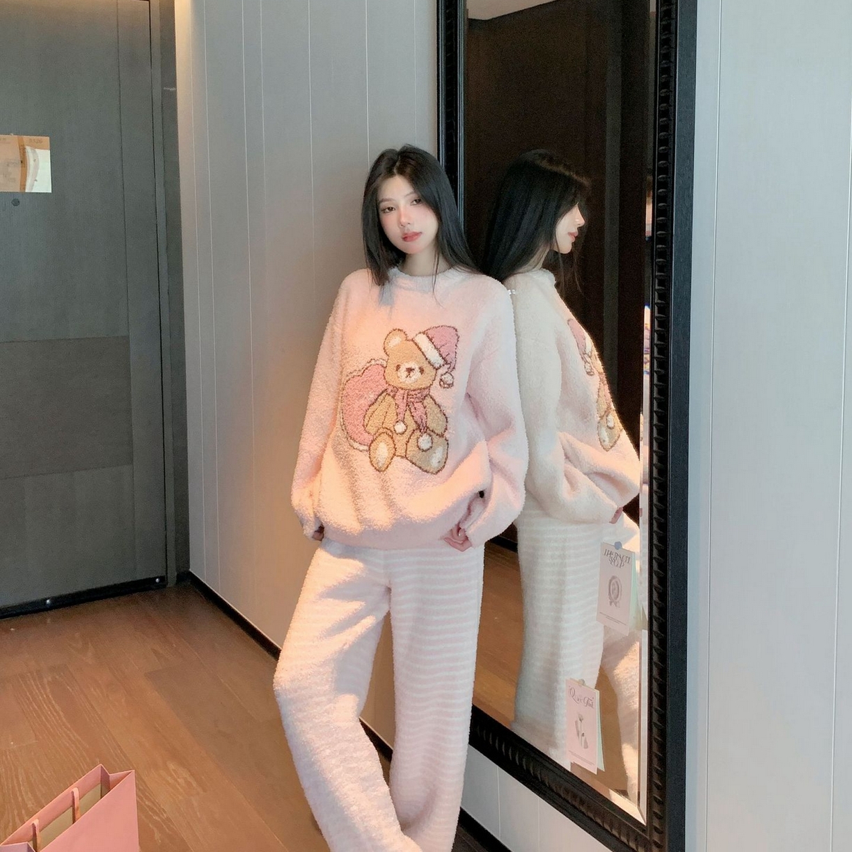 91家纺网 家纺一手货源 找家纺 洛兰沙家居馆 2025新款半边绒睡衣纯色珍珠扣圆领针织开衫外套秋冬新款气质小香风家居服 半边绒m9-1只小熊