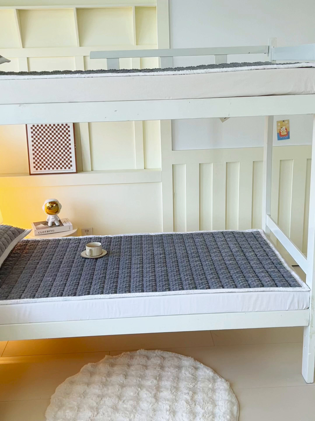 91家纺网 家纺一手货源 找家纺 金鑫汇家纺 2025新款加厚牛奶豆豆绒暖绒包边床褥垫 学生床：豆豆绒床褥垫：灰色