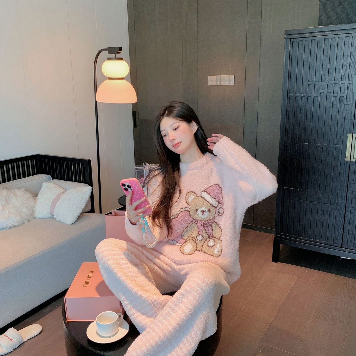 91家纺网 家纺一手货源 找家纺 洛兰沙家居馆 2025新款半边绒睡衣纯色珍珠扣圆领针织开衫外套秋冬新款气质小香风家居服 半边绒m9-1只小熊