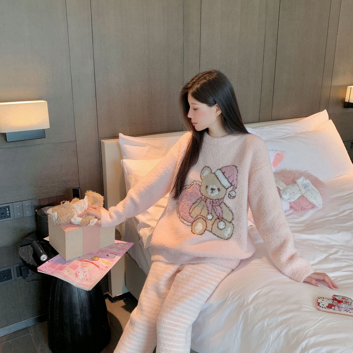 91家纺网 家纺一手货源 找家纺 洛兰沙家居馆 2025新款半边绒睡衣纯色珍珠扣圆领针织开衫外套秋冬新款气质小香风家居服 半边绒m9-1只小熊