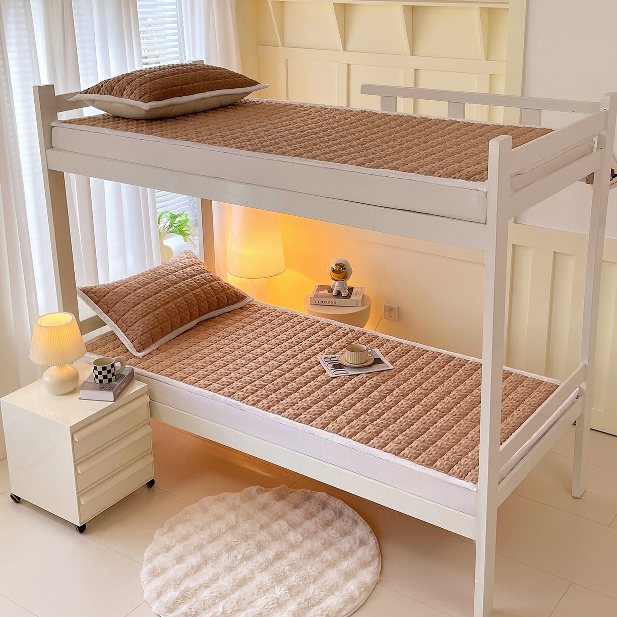 91家纺网 家纺一手货源 找家纺 金鑫汇家纺 2025新款加厚牛奶豆豆绒暖绒包边床褥垫 学生床：豆豆绒床褥垫：咖色