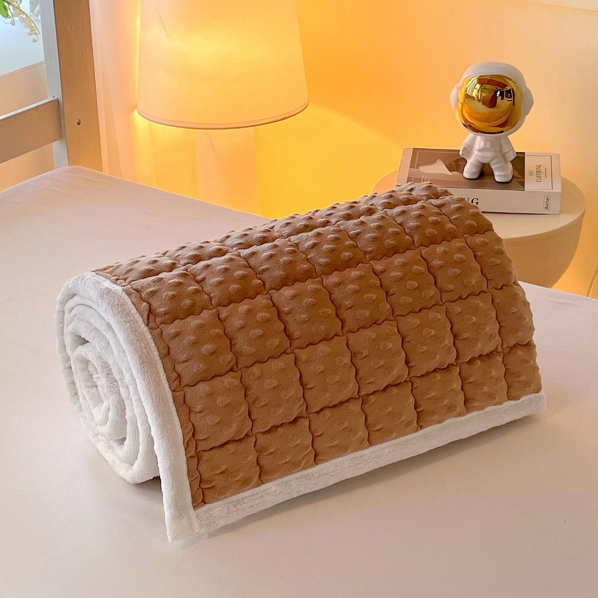 91家纺网 家纺一手货源 找家纺 金鑫汇家纺 2025新款加厚牛奶豆豆绒暖绒包边床褥垫 学生床：豆豆绒床褥垫：咖色