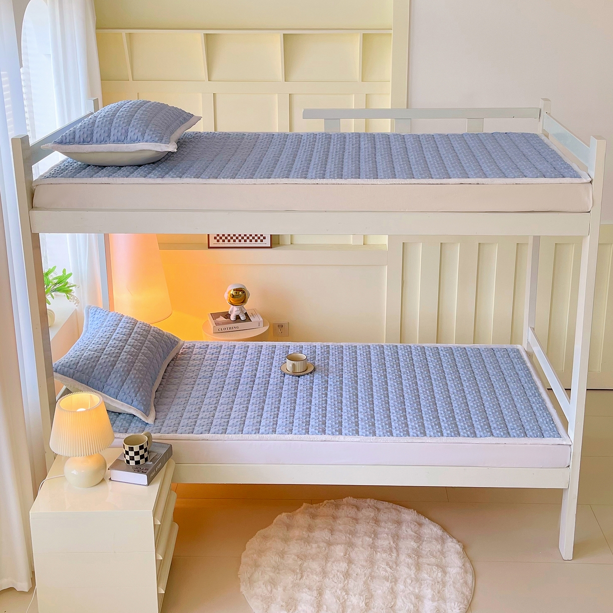 91家纺网 家纺一手货源 找家纺 金鑫汇家纺 2025新款加厚牛奶豆豆绒暖绒包边床褥垫 学生床：豆豆绒床褥垫：蓝色