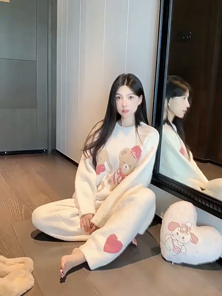 91家纺网 家纺一手货源 找家纺 洛兰沙家居馆 2025新款半边绒睡衣纯色珍珠扣圆领针织开衫外套秋冬新款气质小香风家居服 半边绒m9-白色