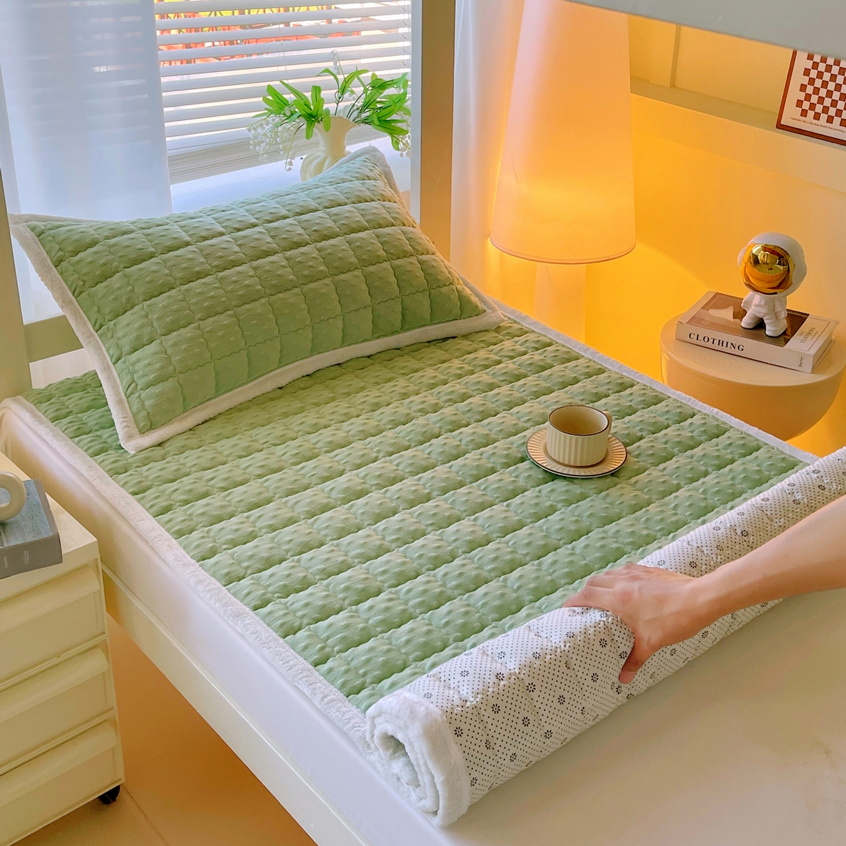 91家纺网 家纺一手货源 找家纺 金鑫汇家纺 2025新款加厚牛奶豆豆绒暖绒包边床褥垫 学生床：豆豆绒床褥垫：绿色