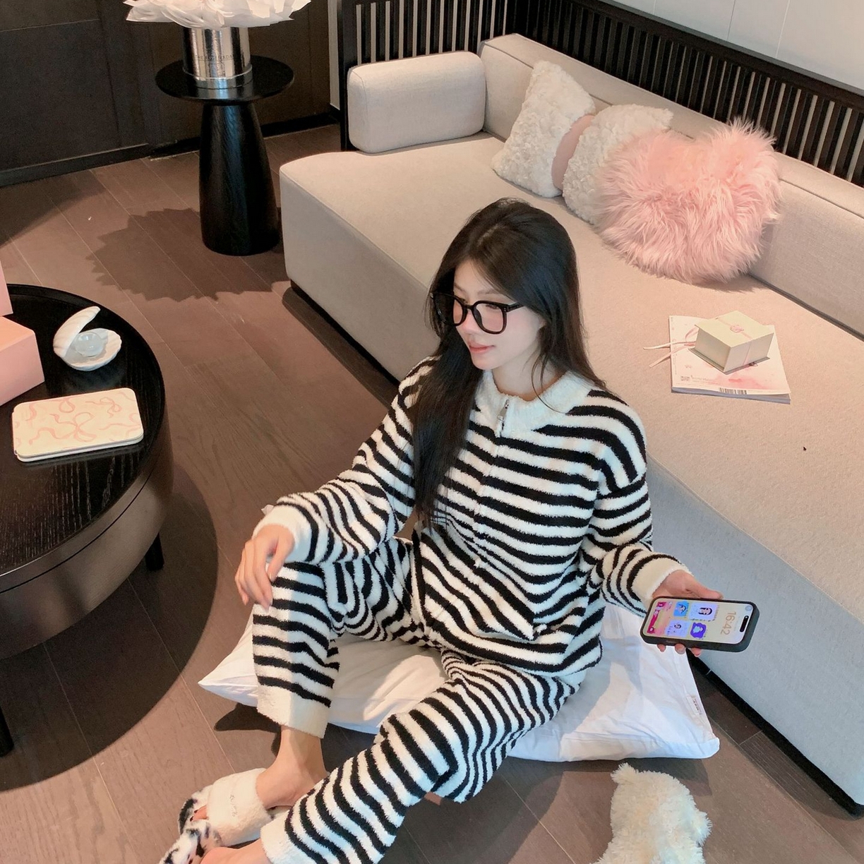 91家纺网 家纺一手货源 找家纺 洛兰沙家居馆 2025新款半边绒睡衣纯色珍珠扣圆领针织开衫外套秋冬新款气质小香风家居服 半边绒m12