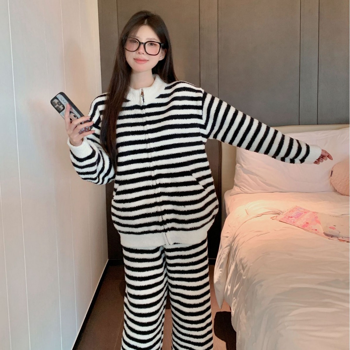 91家纺网 家纺一手货源 找家纺 洛兰沙家居馆 2025新款半边绒睡衣纯色珍珠扣圆领针织开衫外套秋冬新款气质小香风家居服 半边绒m12