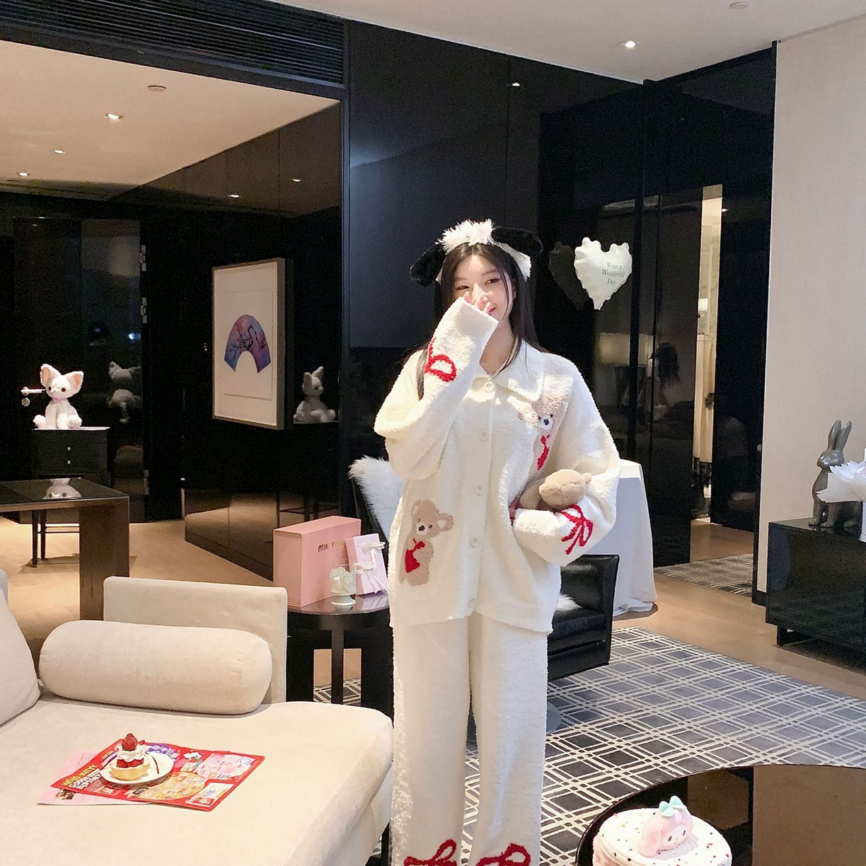 91家纺网 家纺一手货源 找家纺 洛兰沙家居馆 2025新款半边绒睡衣纯色珍珠扣圆领针织开衫外套秋冬新款气质小香风家居服 半边绒m14-蝴蝶结小熊