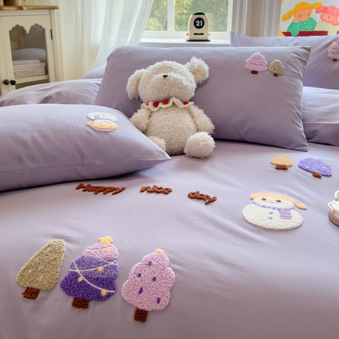 91家纺网 家纺一手货源 找家纺 如意朵 2025新款全棉加厚磨毛绣花四件套风格二（专版花型） 梦幻森林紫