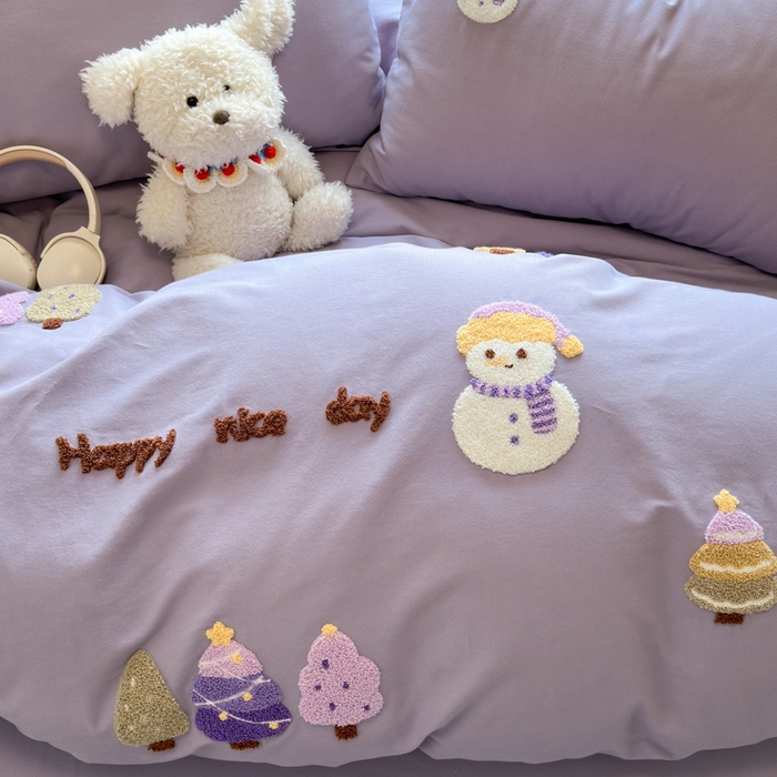 91家纺网 家纺一手货源 找家纺 如意朵 2025新款全棉加厚磨毛绣花四件套风格二（专版花型） 梦幻森林紫