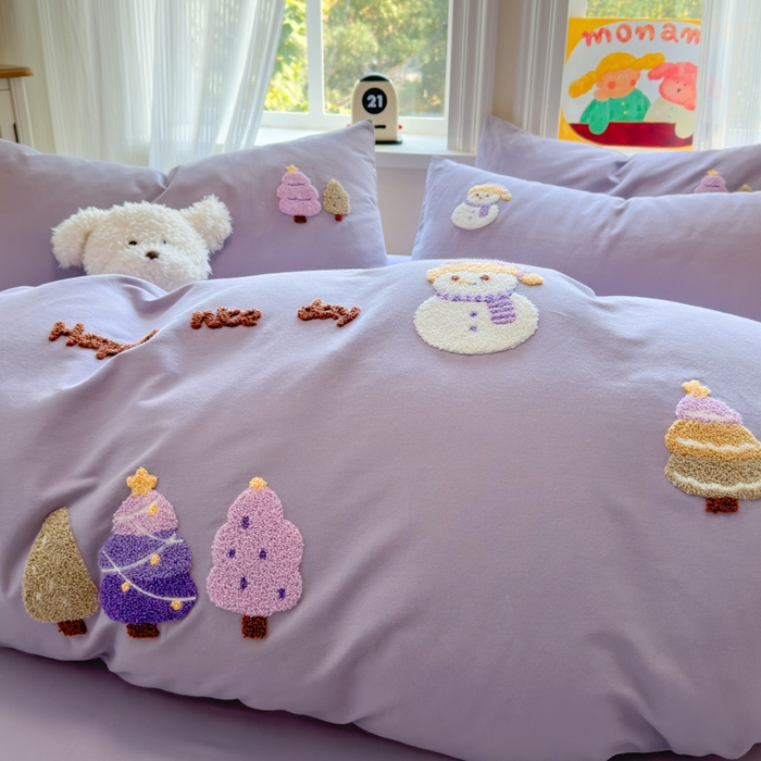 91家纺网 家纺一手货源 找家纺 如意朵 2025新款全棉加厚磨毛绣花四件套风格二（专版花型） 梦幻森林紫