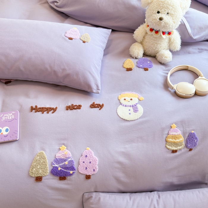 91家纺网 家纺一手货源 找家纺 如意朵 2025新款全棉加厚磨毛绣花四件套风格二（专版花型） 梦幻森林紫