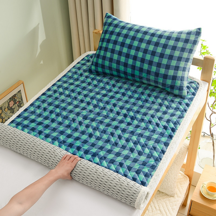 91家纺网 家纺一手货源 找家纺 圣靓家纺 2025新款牛奶绒加厚保暖夹棉床褥床垫 夜曲