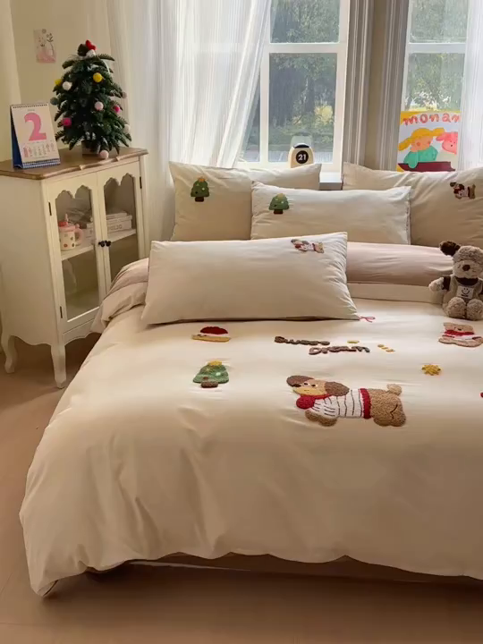 91家纺网 家纺一手货源 找家纺 如意朵 2025新款全棉加厚磨毛绣花四件套风格二（专版花型） 甜心狗狗