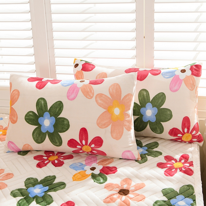 91家纺网 家纺一手货源 找家纺 圣靓家纺 2025新款牛奶绒加厚保暖夹棉床褥床垫 繁花