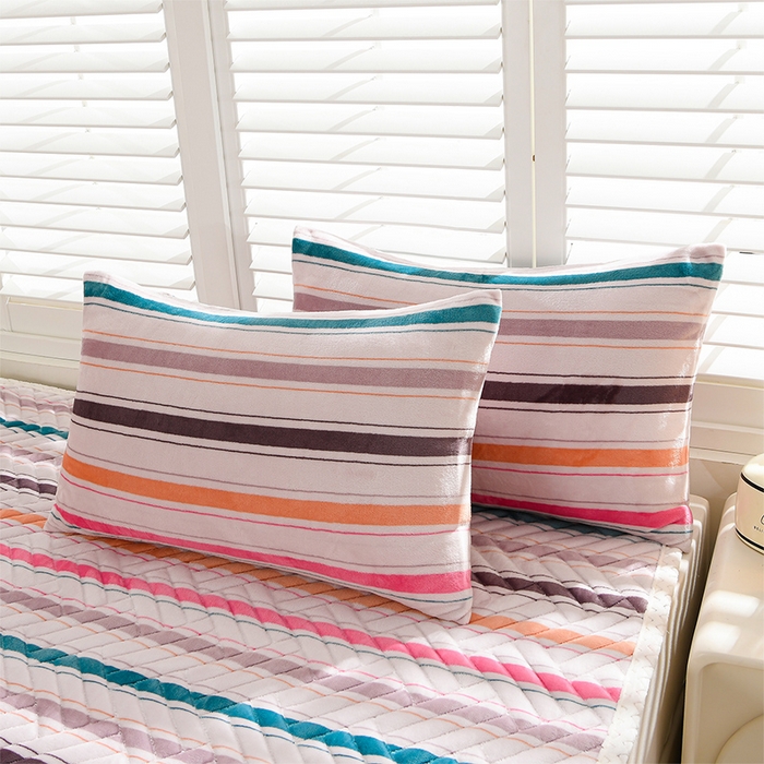 91家纺网 家纺一手货源 找家纺 圣靓家纺 2025新款牛奶绒加厚保暖夹棉床褥床垫 彩虹