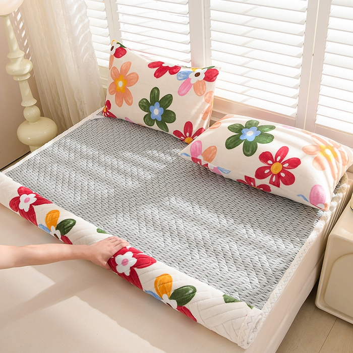 91家纺网 家纺一手货源 找家纺 圣靓家纺 2025新款牛奶绒加厚保暖夹棉床褥床垫 繁花