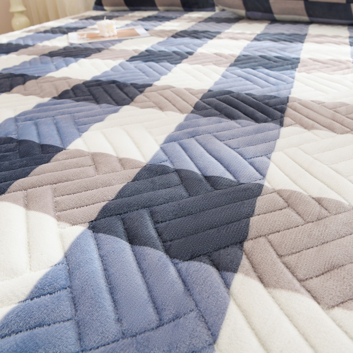 91家纺网 家纺一手货源 找家纺 圣靓家纺 2025新款牛奶绒加厚保暖夹棉床褥床垫 简尚