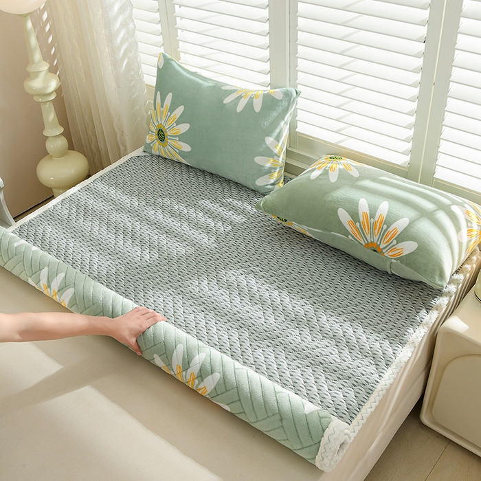 91家纺网 家纺一手货源 找家纺 圣靓家纺 2025新款牛奶绒加厚保暖夹棉床褥床垫 暖阳