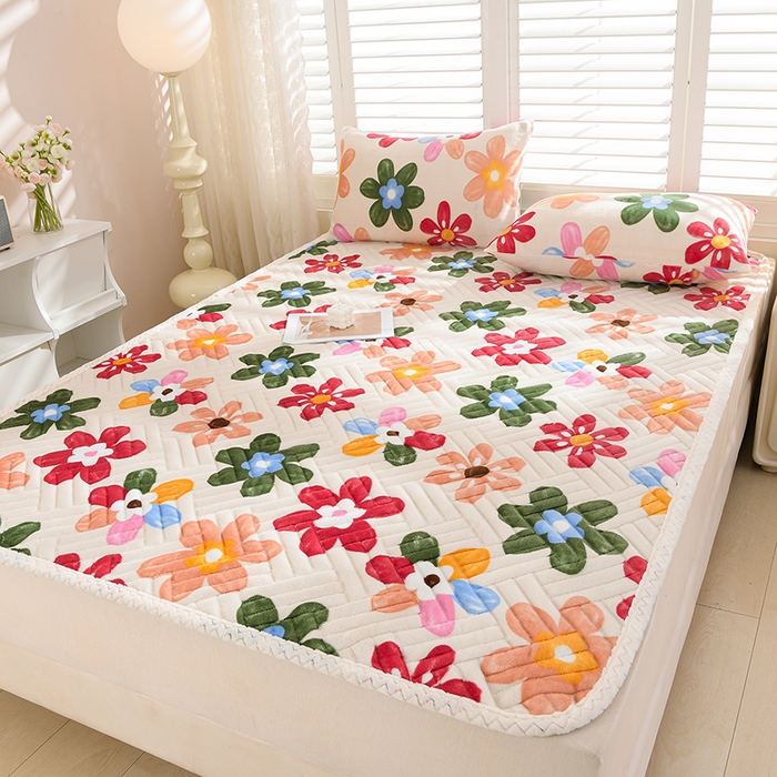 91家纺网 家纺一手货源 找家纺 圣靓家纺 2025新款牛奶绒加厚保暖夹棉床褥床垫 繁花