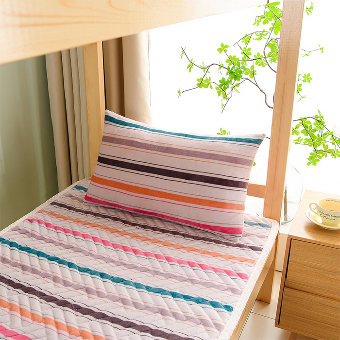 91家纺网 家纺一手货源 找家纺 圣靓家纺 2025新款牛奶绒加厚保暖夹棉床褥床垫 彩虹