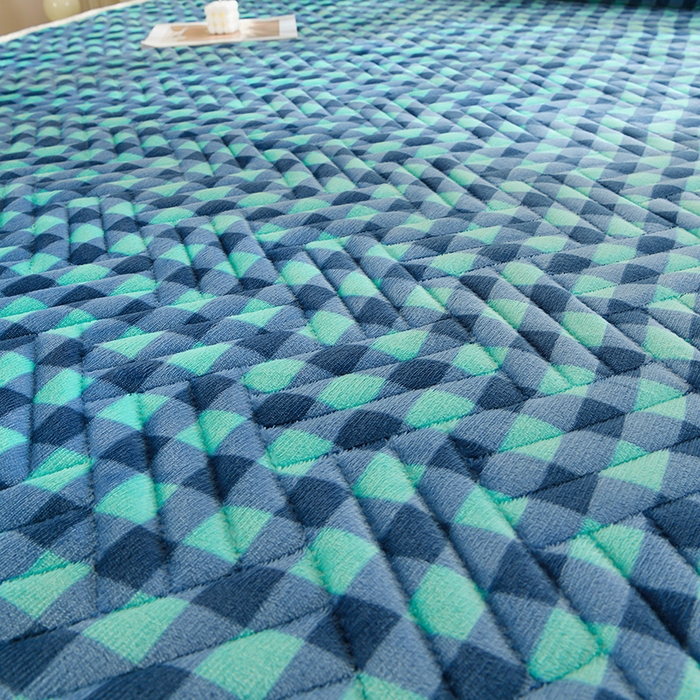 91家纺网 家纺一手货源 找家纺 圣靓家纺 2025新款牛奶绒加厚保暖夹棉床褥床垫 夜曲