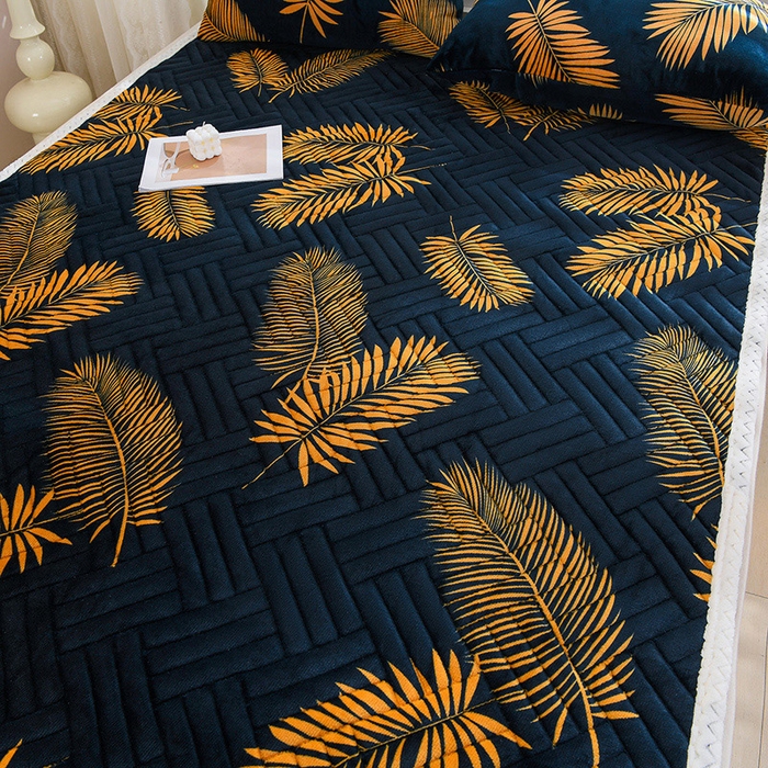 91家纺网 家纺一手货源 找家纺 圣靓家纺 2025新款牛奶绒加厚保暖夹棉床褥床垫 年华