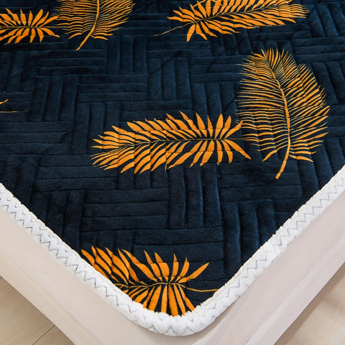 91家纺网 家纺一手货源 找家纺 圣靓家纺 2025新款牛奶绒加厚保暖夹棉床褥床垫 年华