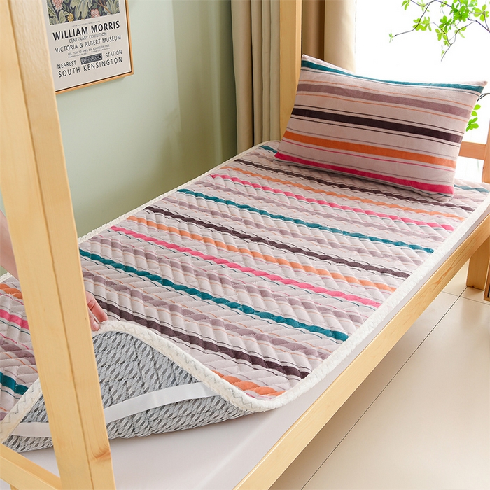 91家纺网 家纺一手货源 找家纺 圣靓家纺 2025新款牛奶绒加厚保暖夹棉床褥床垫 彩虹