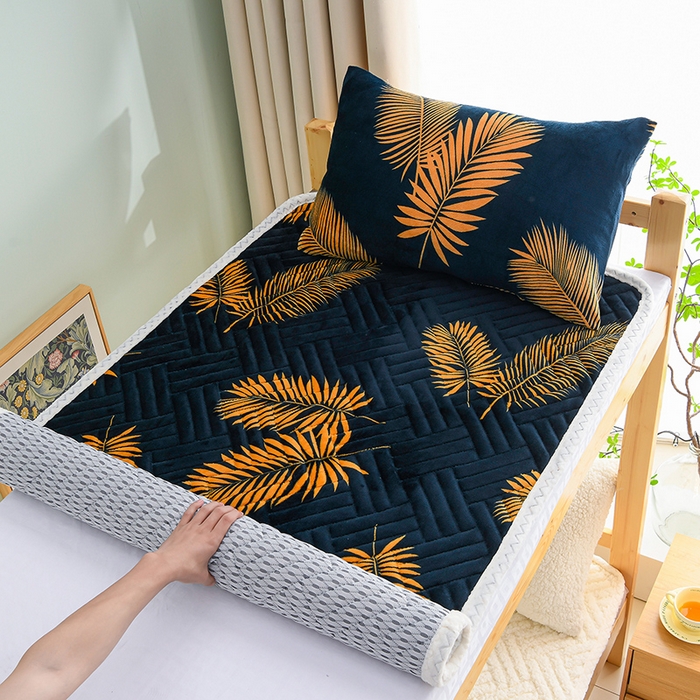 91家纺网 家纺一手货源 找家纺 圣靓家纺 2025新款牛奶绒加厚保暖夹棉床褥床垫 年华