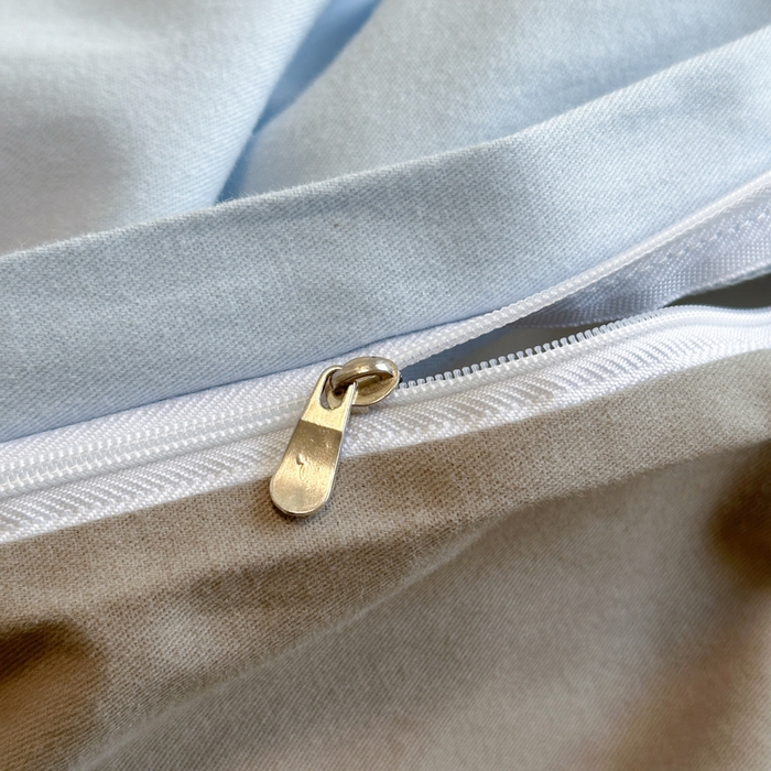 91家纺网 家纺一手货源 找家纺 如意朵 2025新款全棉加厚磨毛绣花四件套风格二（专版花型） 追梦企鹅蓝