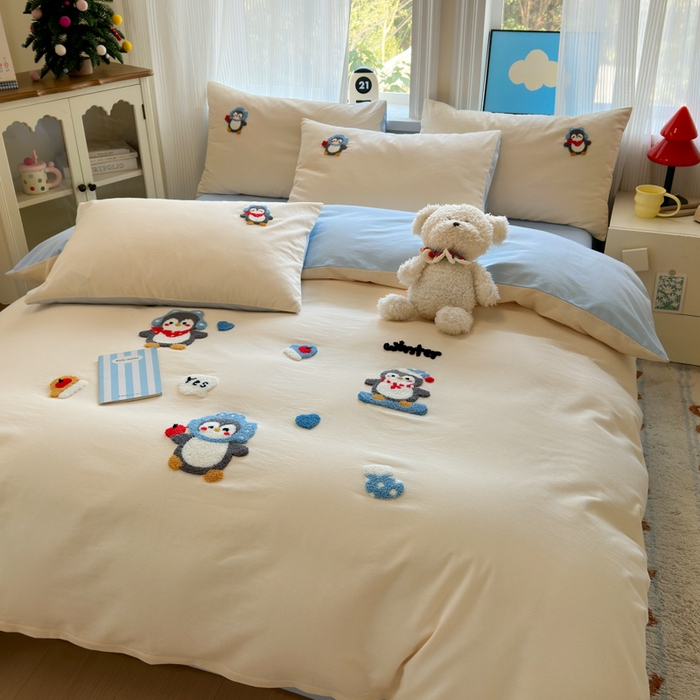 91家纺网 家纺一手货源 找家纺 如意朵 2025新款全棉加厚磨毛绣花四件套风格二（专版花型） 追梦企鹅米